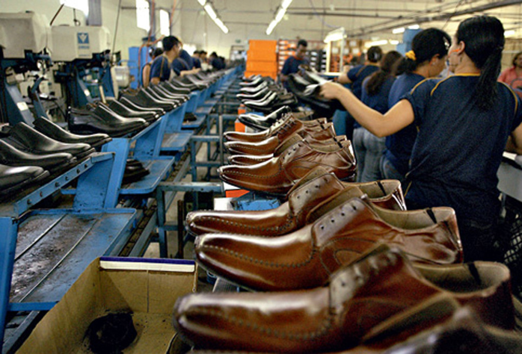 Com a crise do coronavírus, a Abicalçados estima 11 mil demissões de trabalhadores da indústria calçadista no Brasil. (Foto: reprodução)