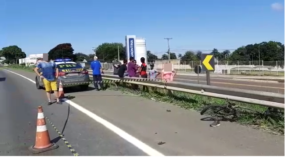 Ciclista morre atropelado na BR-153, próximo a Aldeia do Vale (Foto: PRF)
