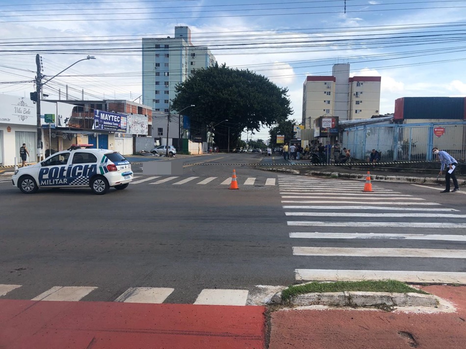 Idoso morre após ser atropelado na faixa de pedestres por um motociclista no Jardim América (Foto: Dict)