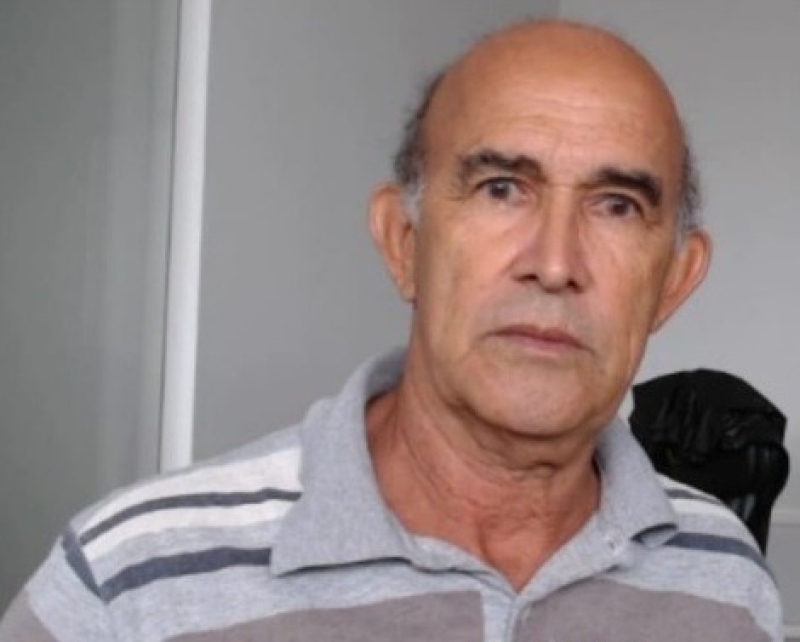 O zelador de uma igreja evangélica, Divino Francisco Oliveira, de 63 anos, foi morto a facadas dentro da própria casa em Iporá, (Foto: reprodução)