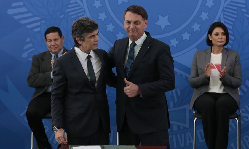 Bolsonaro dá posse ao novo ministro da Saúderonavirus/