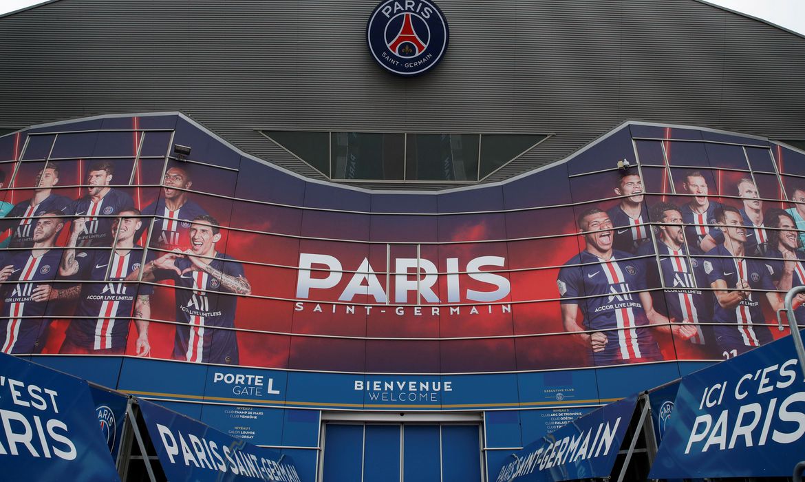 A Liga de Futebol Profissional da França (LFP) anunciou nesta quinta (30) o encerramento antecipado do Campeonato Francês e declarou o Paris Saint Germain como campeão. (Foto: Gonzalo Fuentes/Reuters)