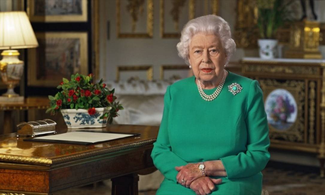 Rainha Elizabeth II é hospitalizada para realizar exames