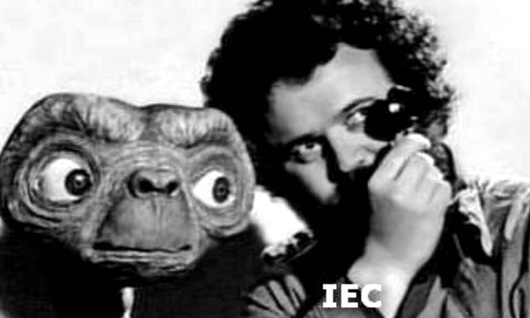 Morreu nesta quinta-feira, aos 77 anos, o fotógrafo Allen Daviau, diretor de fotografia de filmes como "E.T.: O extraterrestre", "A cor púrpura" e "Congo". (Foto: reprodução)