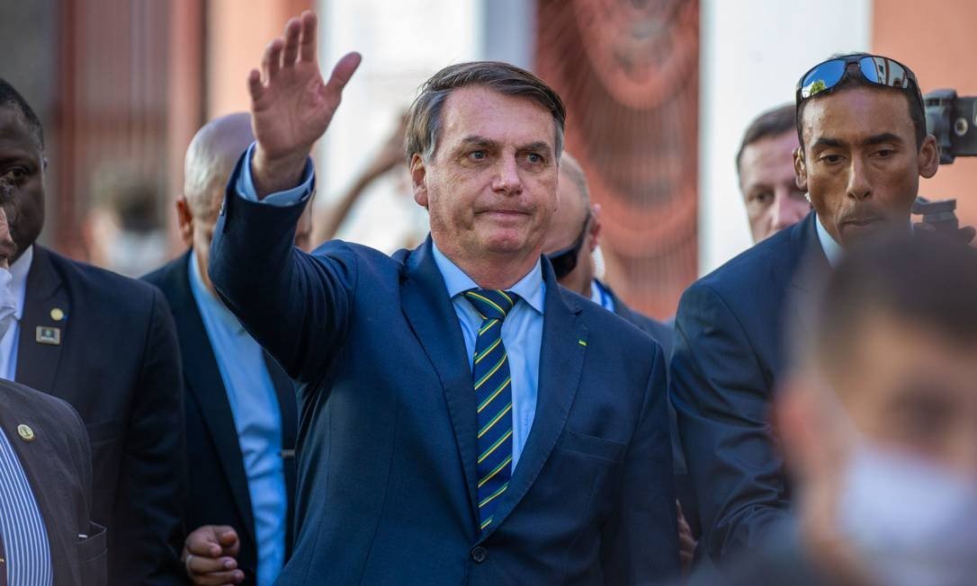 'Cobre do seu governador, sai daqui', diz Bolsonaro após apoiadora citar número de mortes por coronavírus