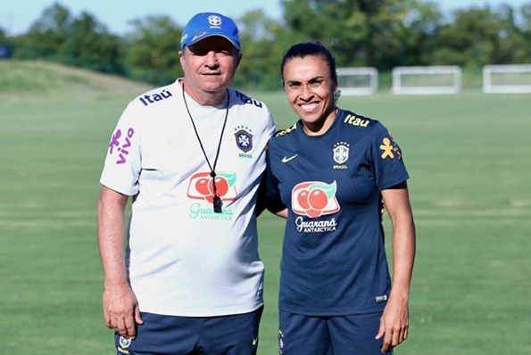 Vadão ao lado de Marta, na época em que treinava a seleção brasileira feminina de futebol (Foto: Arquivo pessoal)