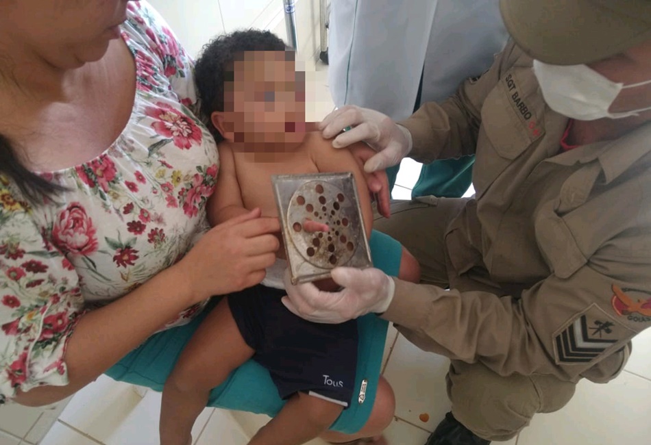 Bebê de um ano prende dedo no ralo e precisa ser socorrido pelos Bombeiros