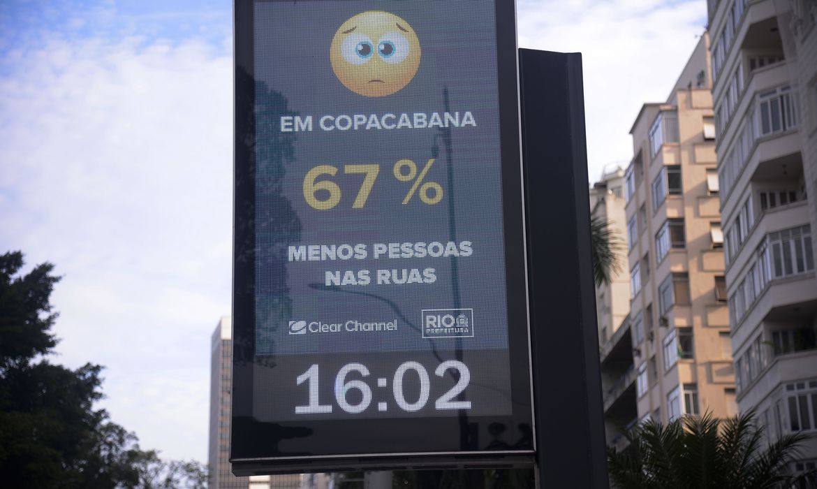 Comitê científico da prefeitura do Rio avalia necessidade de lockdownratura e hora em ruas do Rio de Janeiro passaram hoje (6) a exibir também a redução na circulação de pessoas em alguns bairros. (Foto: Tomaz Silva/Agência Brasil)