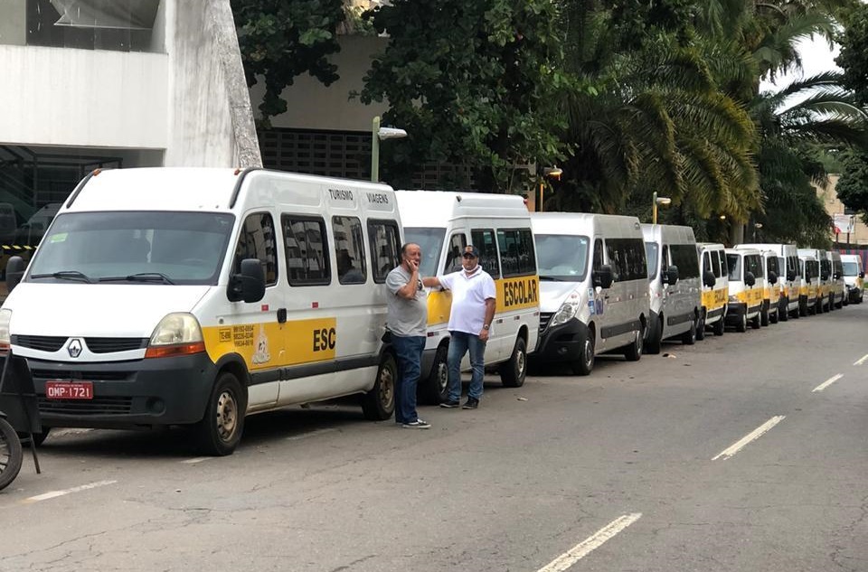Da Assembleia para Câmara: projeto permite vans escolares no transporte público de Goiânia
