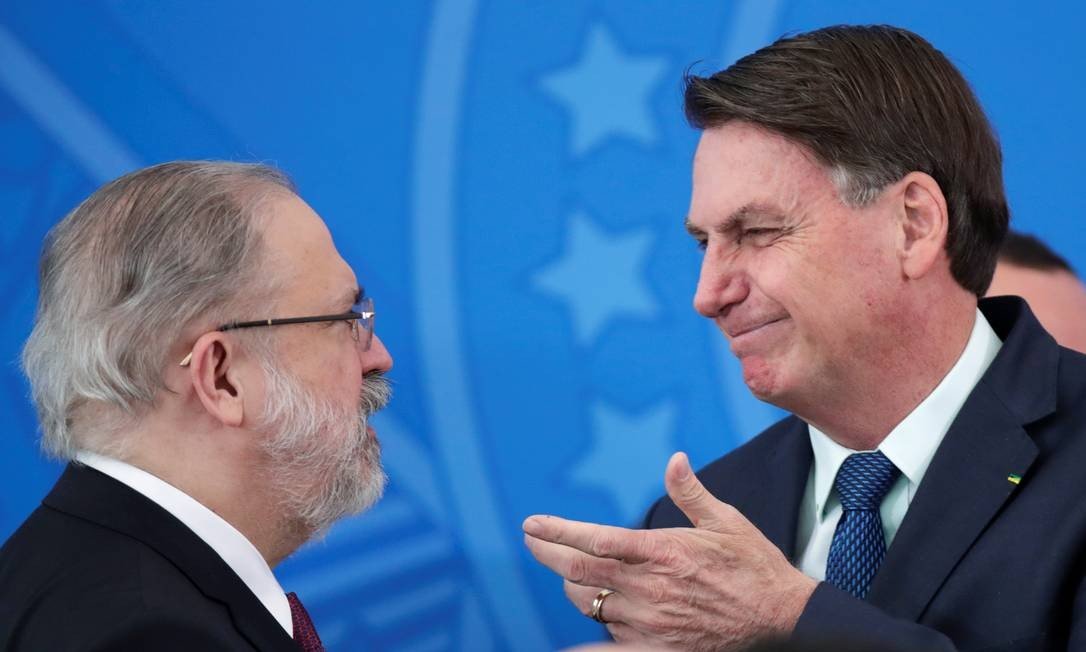 Depoimentos de delegados reforçam suspeita de interferência de Bolsonaro na PF