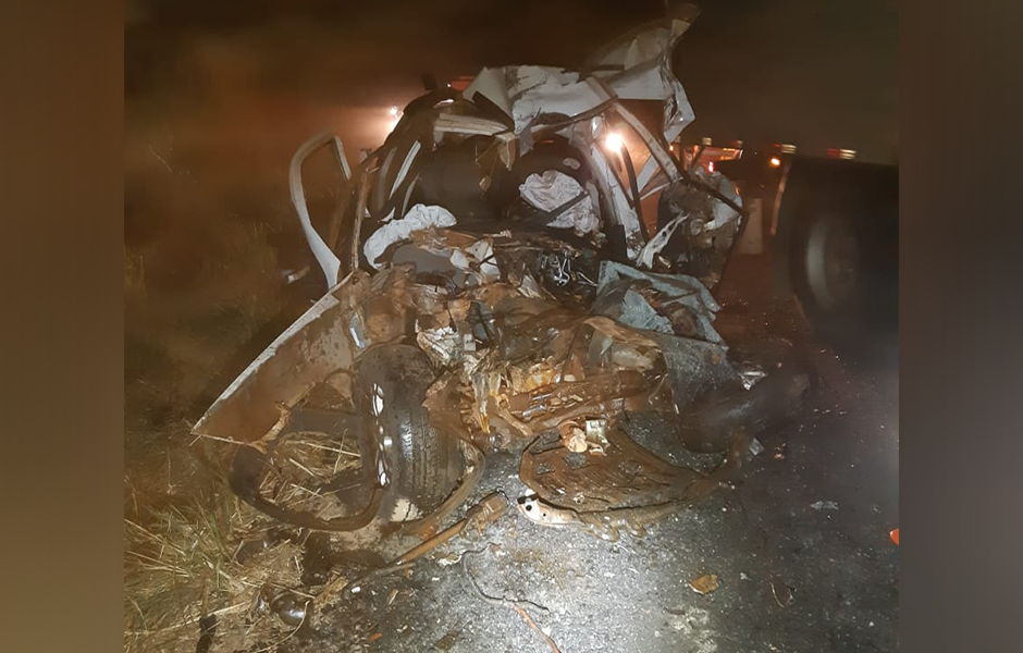 Colisão frontal entre carro e caminhão mata empresário na BR 153, em Rialma
