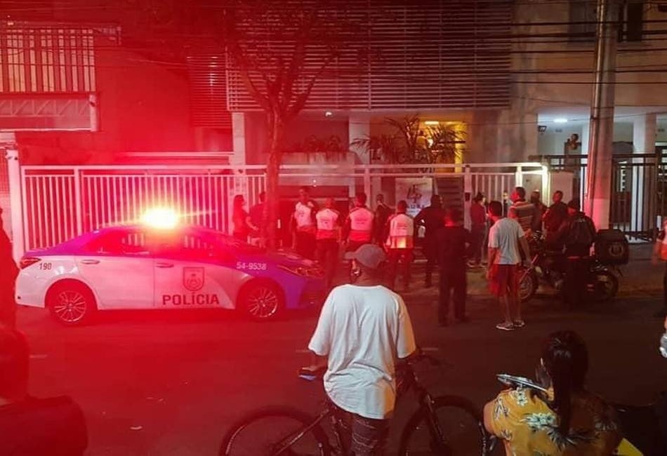 Casal morre após cair de prédio em Niterói; Polícia investiga hipótese de feminicídio seguido de suicídio