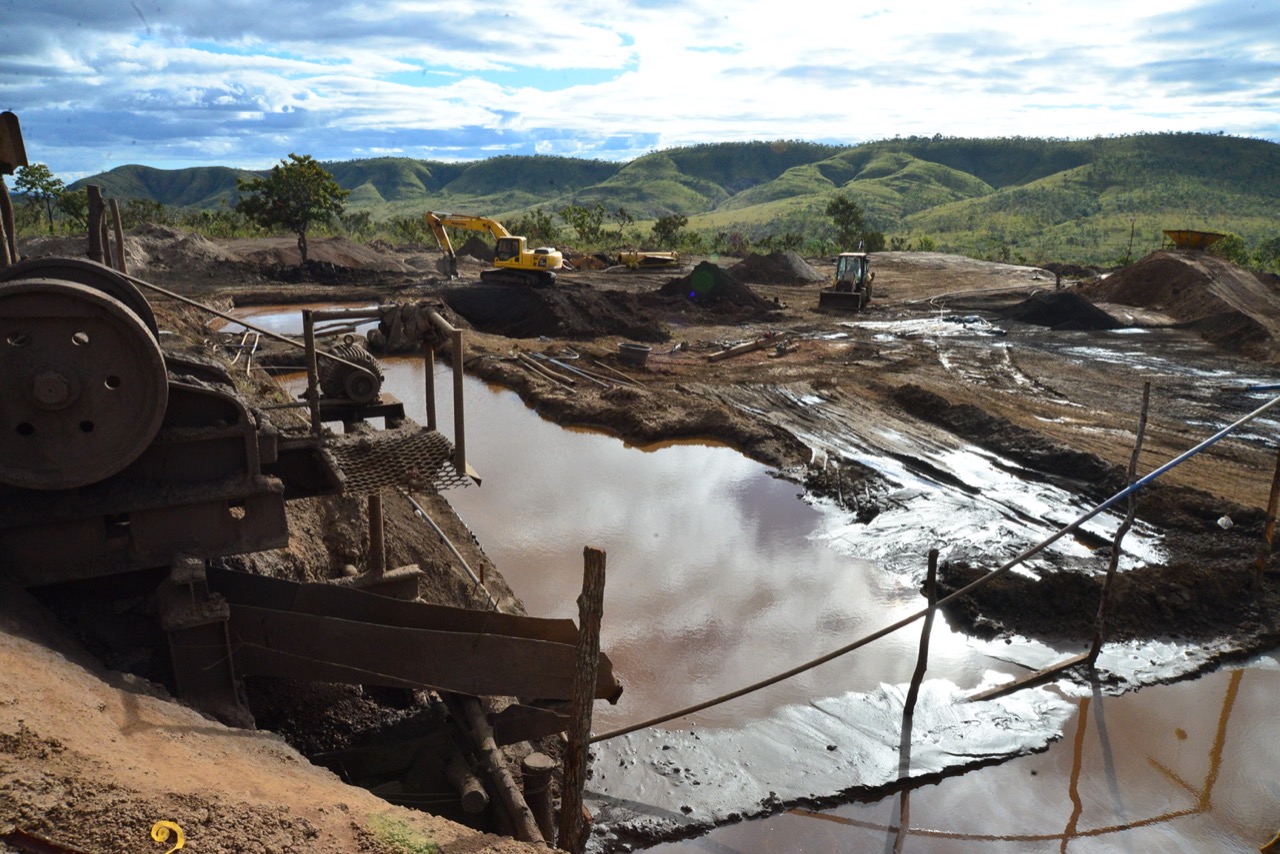 Mineradora é autuada por extração irregular, em Cavalcante