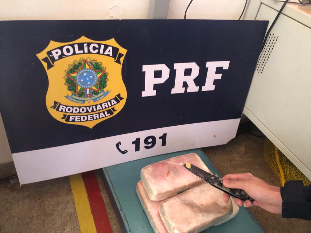 Polícia aprende droga mulher que renderia cerca de R$ 700 mil para o tráfico