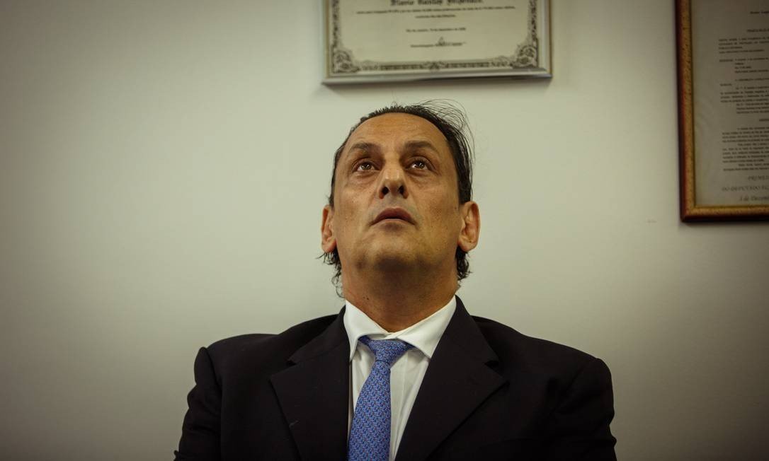 Wassef se diz diferente dos Bolsonaros e vê falta de bom senso em Queiroz