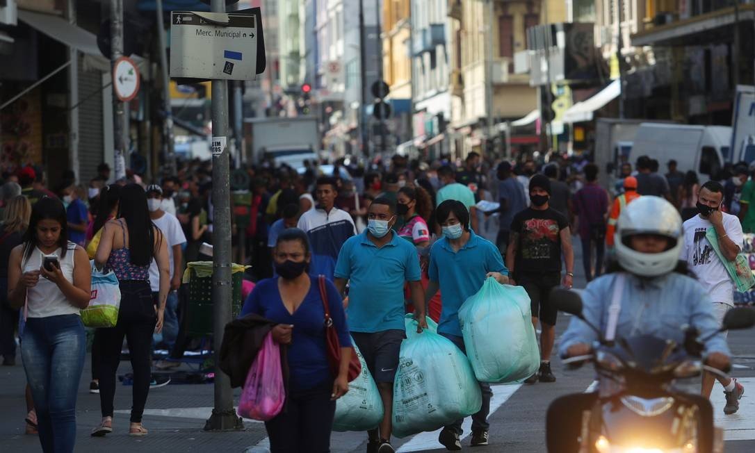 Brasil tem 1.043.168 casos de Covid-19, informa consórcio de veículos da imprensa