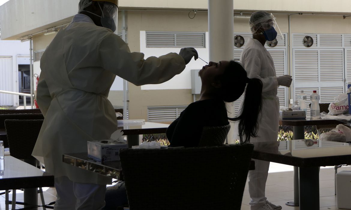 Desde o início da pandemia, 2.801.921 de brasileiros contraíram o vírus. Deste quantitativo, 70,3% estão recuperados. (Foto: Agência Senado)