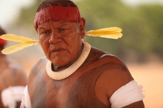 O cacique Aritana Yawalapiti, líder indígena do Alto Xingu, não resistiu às complicações causadas pela covid-19 e morreu nesta quarta, em Goiânia. (Foto: Antônio Carlos Banavita)