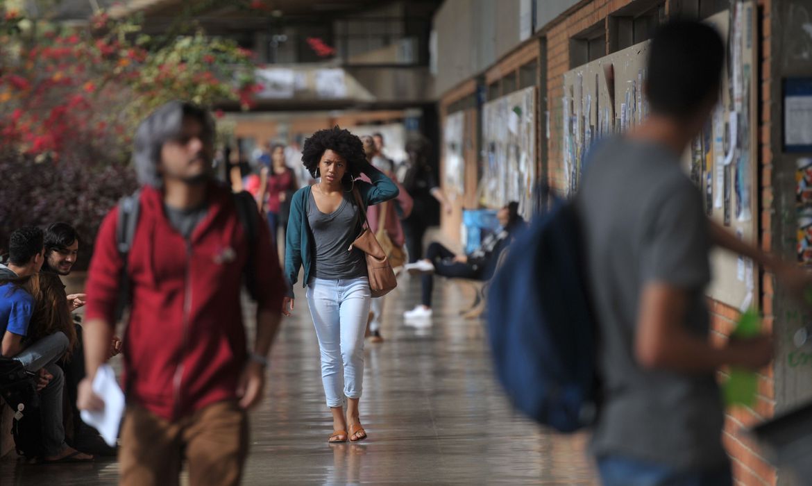 Estudantes da UnB são expulsos por fraudar cotas raciais