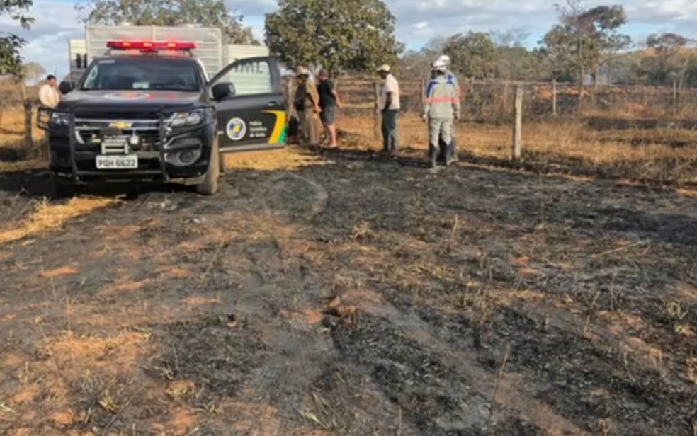 Dois homens morrem após levar choque enquanto apagavam incêndio