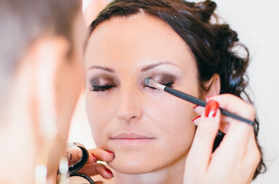 Salão de beleza pagará indenização de R$ 3,5 mil por maquiagem ruim em noiva