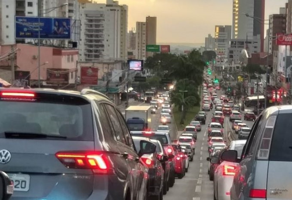Movimento de veículos em Goiânia é o mesmo que o do ano passado, diz SMT