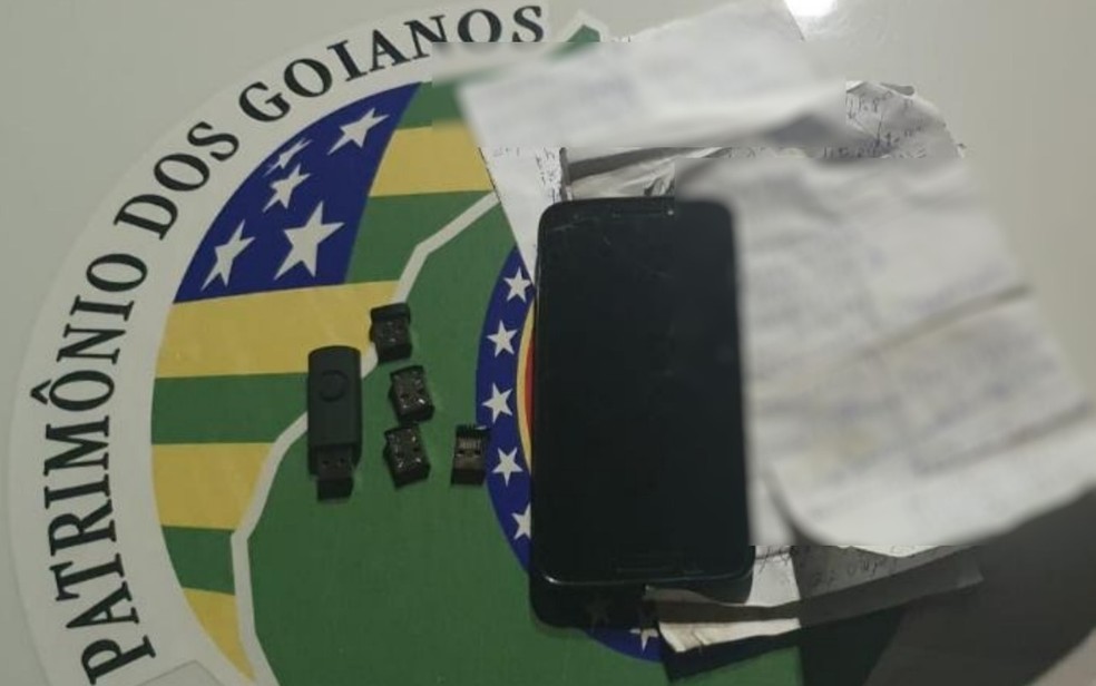 Um pastor, de 52 anos, que não teve o nome revelado, foi preso suspeito de baixar pornografia infantil em uma lan house de Goiânia.(Foto: divulgação/PM)