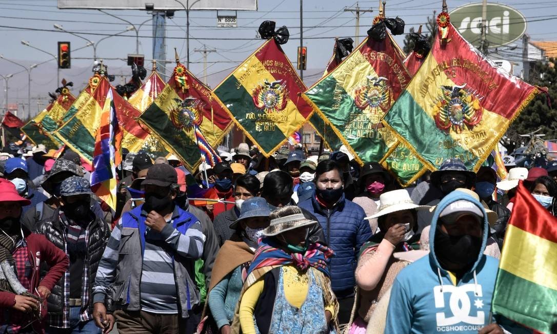 Apoiadores do presidente da Bolívia, Evo Morales, anunciam greve e fizeram protesto contra adiamento das eleições por causa do coronavírus. (Foto: AFP)