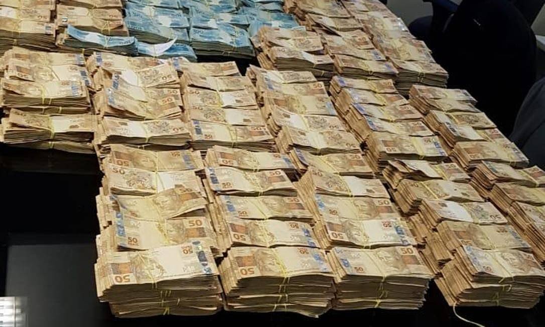 O MP do Rio de Janeiro apreendeu R$ 6 milhões em imóveis do ex-secretário de Saúde Edmar Santos, que foi preso nesta sexta-feira (10). (Foto: divulgação)