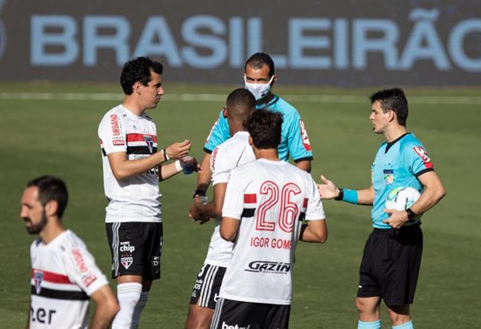 O Sindicato de Atletas de São Paulo tem cogitado pedir a paralisação do Campeonato Brasileiro de futebol por conta dos casos de covid-19. (Foto: Heber Gomes/AGIF)