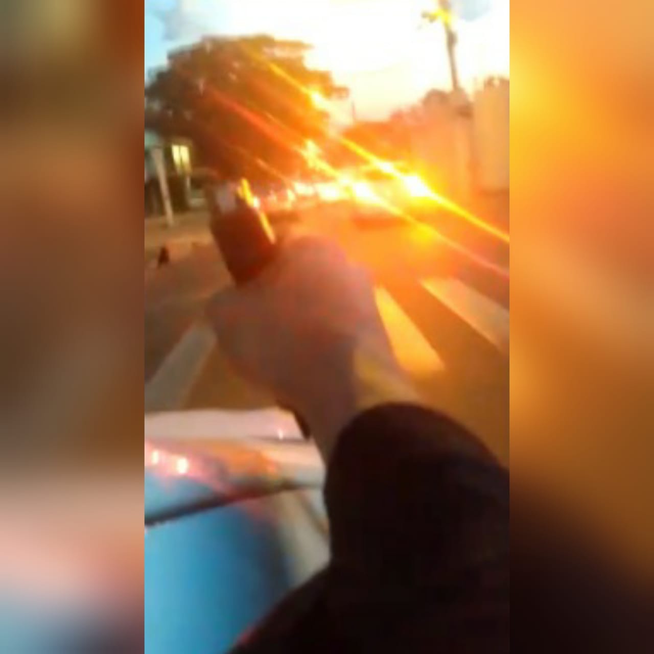 Um vídeo que circula nas redes sociais mostra uma tentativa de homicídio em uma avenida de grande movimentação em Goiânia. (Foto: reprodução/redes sociais)