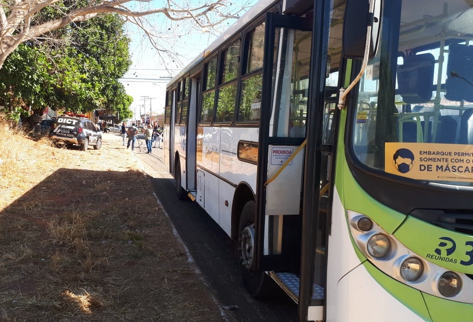 Criança de cinco anos morre atropelada por ônibus do transporte coletivo em Goiânia