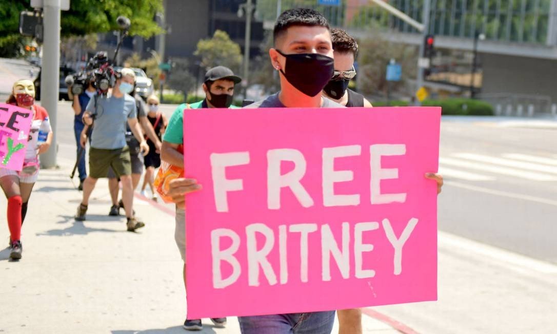 Fãs fazem protesto em apoio a Britney Spears em Los Angeles
