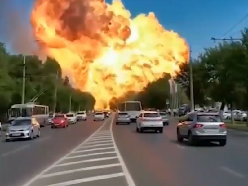 Explosão em posto de combustíveis deixa 13 feridos na rússia; vídeos