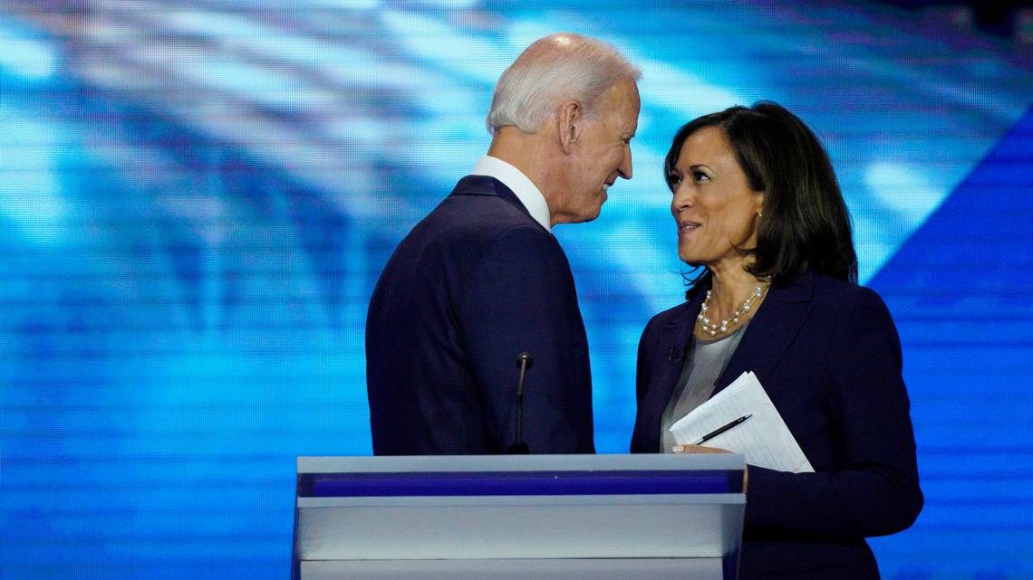 Joe Biden ao lado de sua candidata a vice, a senadora Kamala Harris (Foto: The Sacramento Bee)