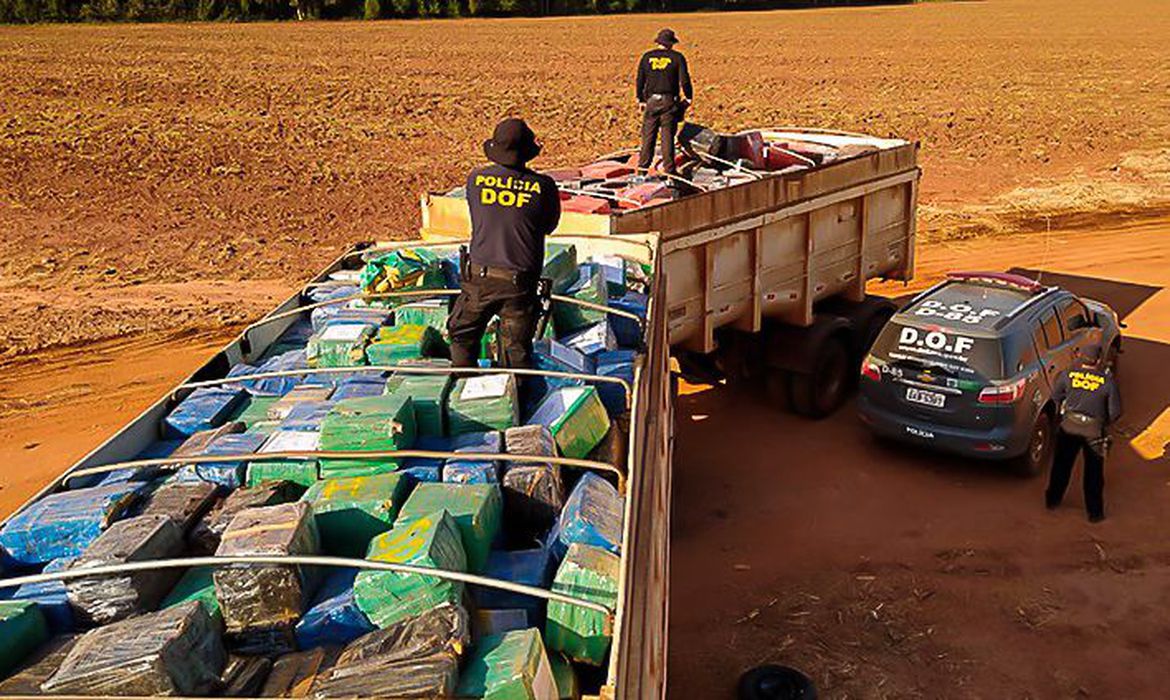 O Ministério da Justiça realizou a apreensão de 33,3 toneladas de maconha, na noite de quarta-feira (26), no Mato Grosso do Sul. (Foto: divulgação/Polícia Federal)