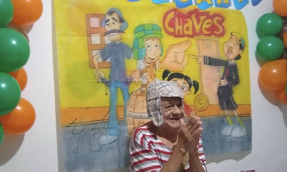 Seu Chiquinho vestido de Chaves na sua festa de aniversário de 92 anos Foto: Arquivo Pessoal