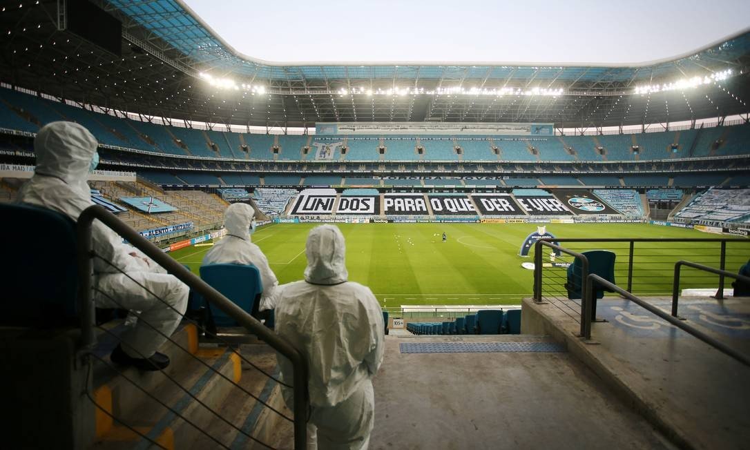Depois de apenas quatro dias do início do Campeonato Brasileiro, já são 40 casos de jogadores de futebol contaminados com a covid-19. (Foto: Diego Vara/Reuters)