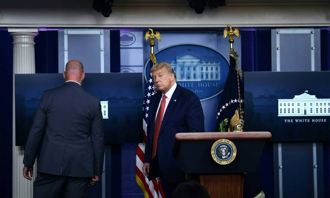 Tiro disparado do lado de fora da Casa Branca interromeu uma entrevista do presidente dos Estados Unidos, Donald Trump. (Foto: AFP)