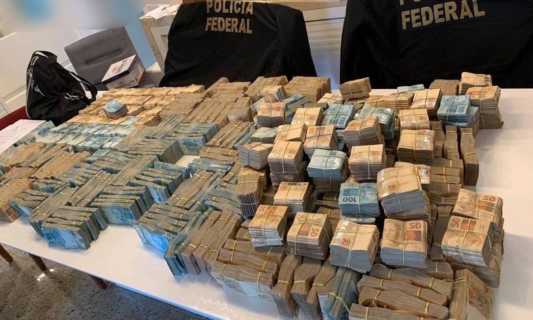 A Polícia Federal encontrou R$ 3,5 milhões na casa de um investigado em operação que apura desvios nos Correios, no Rio de Janeiro. (Foto: divulgação)