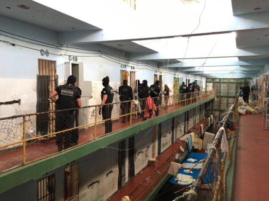 Suspeitos aplicaram golpe de dentro da cadeia (Foto: Polícia Civil)