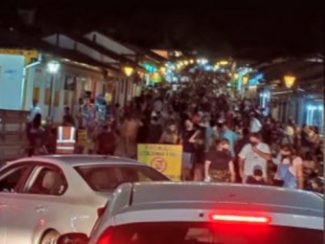 Aglomeração em Pirenópolis neste feriado (Foto: Reprodução)