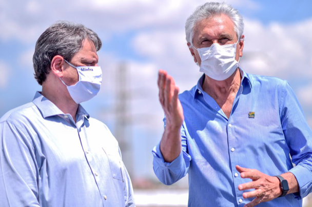 Governador Ronaldo Caiado e o ministro Tarcísio de Freitas, de Infraestrutura (Foto: Cristiano Borges/Governo de Goiás)