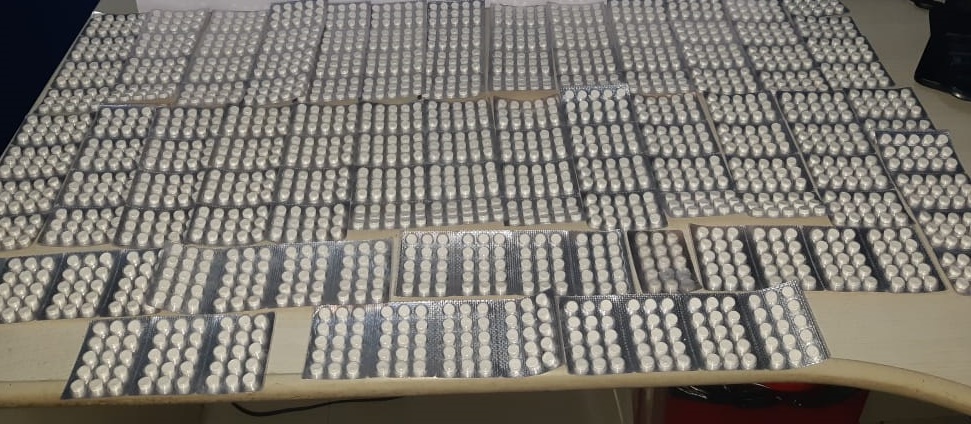 Quatro homens são presos com mais de 2 mil comprimidos de rebite