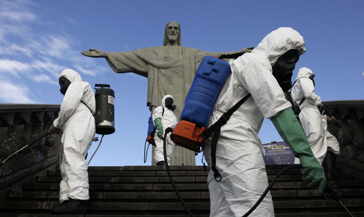 O Brasil registrou, nas últimas 24 horas, 381 novas mortes por covid-19, chegando a 132.006 vidas perdidas desde o início da pandemia. (REUTERS / Ricardo Morae)