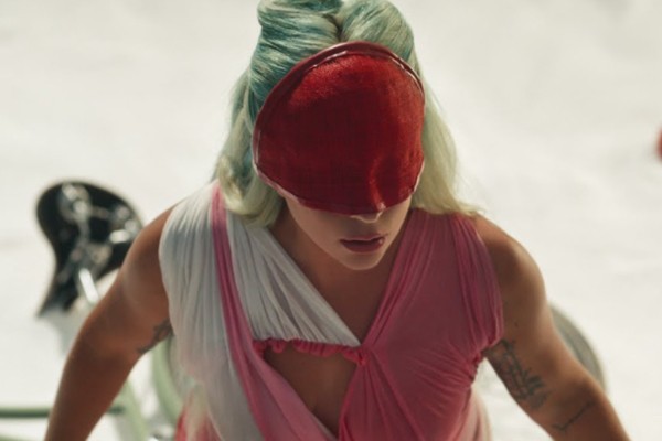 Lady Gaga lança clipe com final surpreendente para 911; assista agora