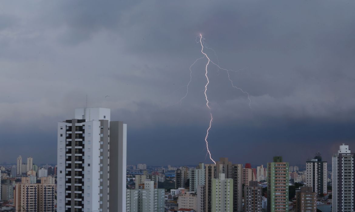Goiás tem previsão de chuvas intensas e descargas elétricas neste final de semana