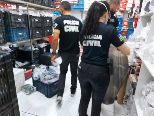 Polícia Civil realiza a operação Falsare em lojas da região da rua 44, em Goiânia (Foto: Divulgação)