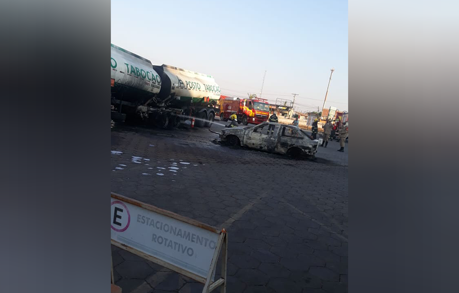 Carro pega fogo e chamas se espalham para caminhão-tanque, em Goiânia