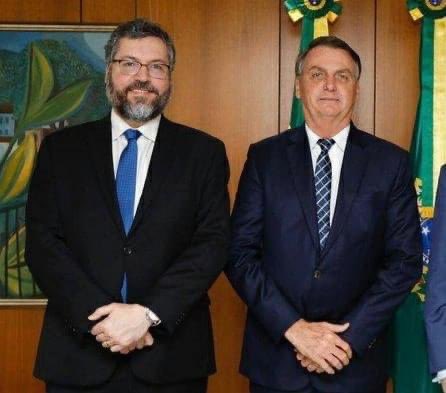Bolsonaro informa que fechou sete embaixadas por economia
